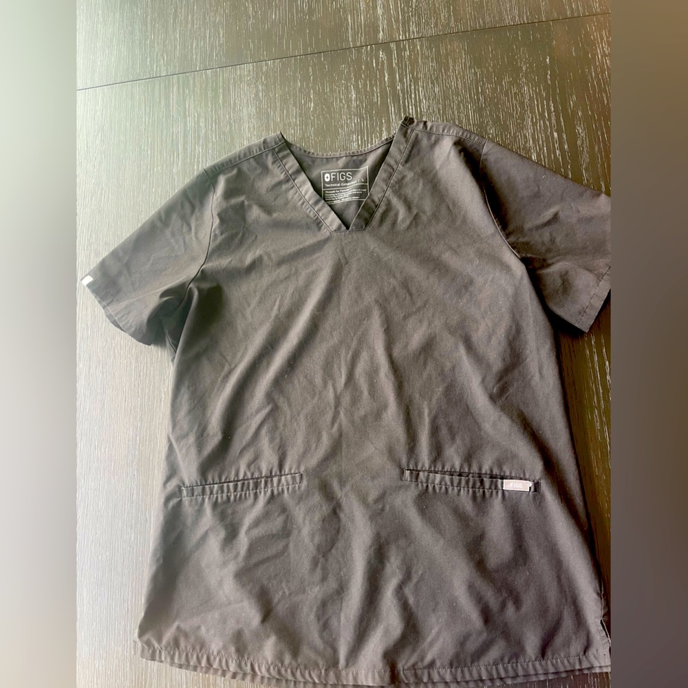 Figs Three Pocket Scrub Top- Black